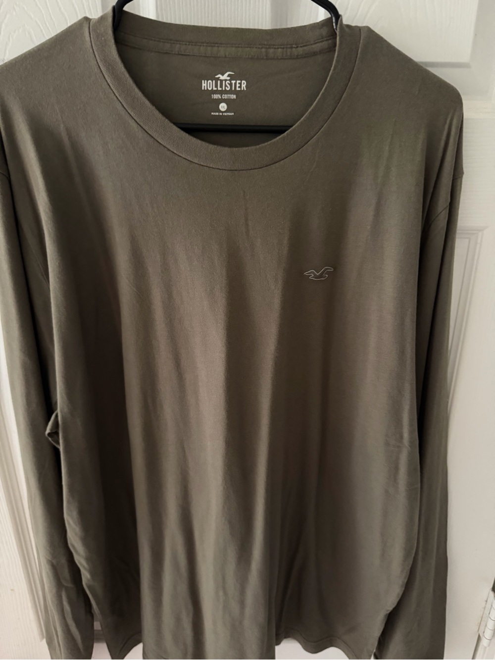 Hollister Men's Long Sleeve Crewneck Shirt in Olive